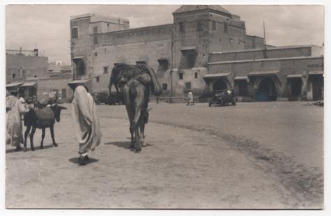 Figur mit Kamel und Esel