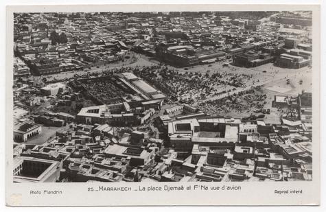 Eine Luftaufnahme des Platzes Jemaa El Fna